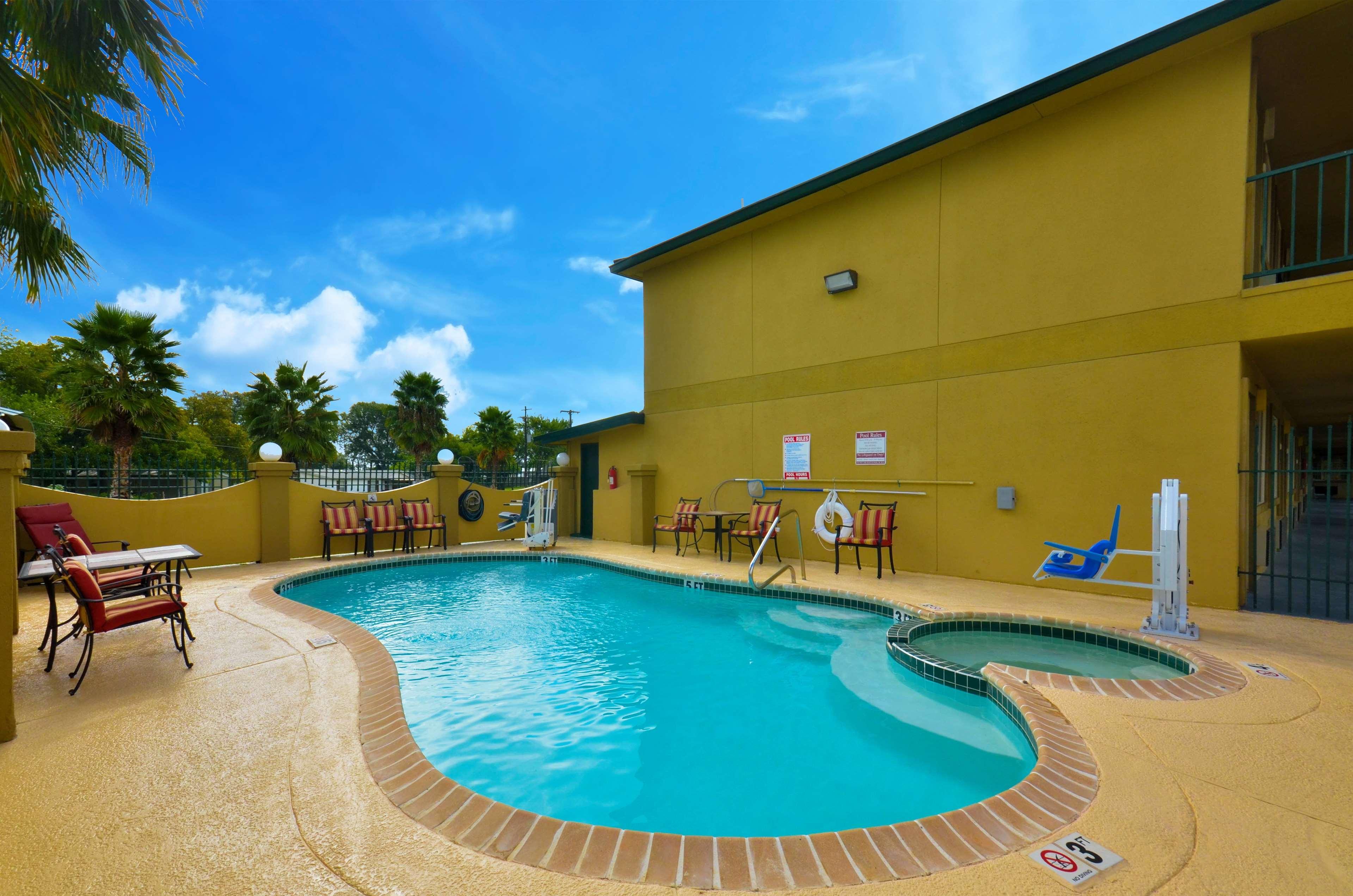 Best Western Executive Inn Hallettsville Luaran gambar